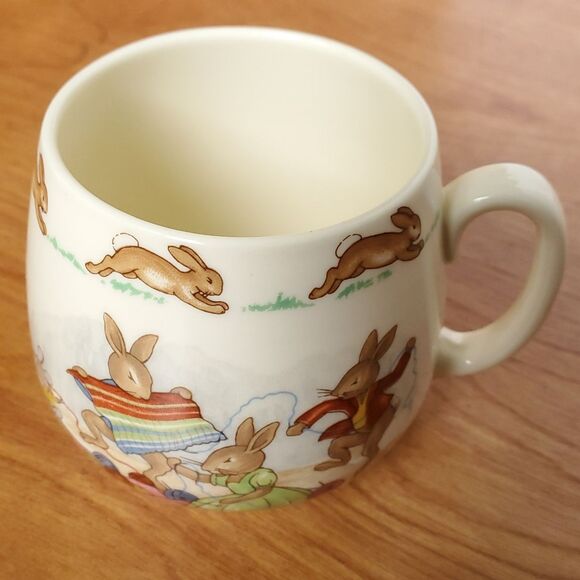 Bunnykins Royal Doulton Childs Cup Rabbits Knitting Easter Baby Gift Bone China - Picture 10 of 15
